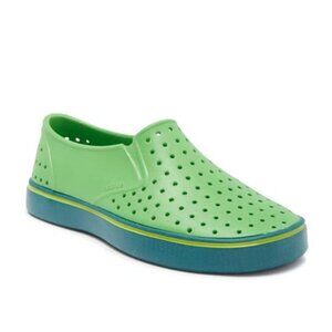 NATIVE Shoes Kids' Miles Slip-On Sneaker in Grssgr/ Pinegr/ Plmgr